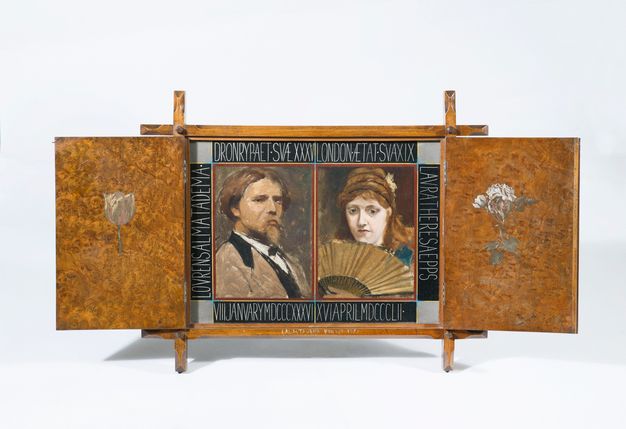 Mixed media. Two painted portraits are set into a frame with hinged doors that could close like shutters. On our left, a man has peachy, pale skin and looks off to our right. He and the dark background are painted loosely. To our right, a woman has notably pale skin, and she looks at us from over an open fan. Her long red hair falls around her shoulders. Brushstrokes on this portrait are visible in some areas and smooth in others.