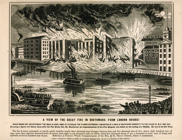 Print. We look down onto crowds of people along the riverbank and on boats. A raging fire reflects brightly on the surface of the river, even in this black and white woodcut. The title and a long caption are below.